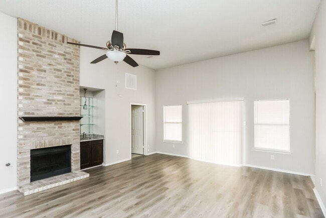 Photo - 2221 Collier Ct