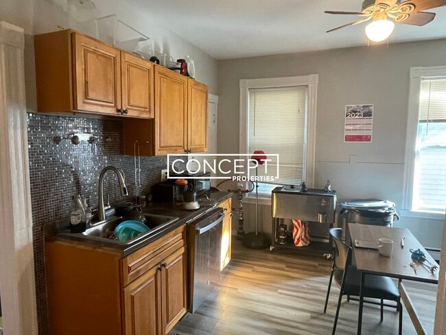 Building Photo - 65 Hillside St Unit 1