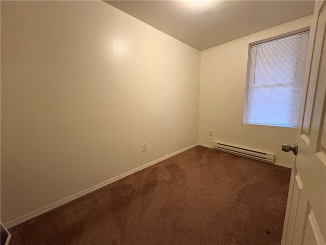 Photo - 2 1/2 Cliff St