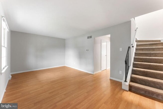 Photo - 143 Thomas Dr