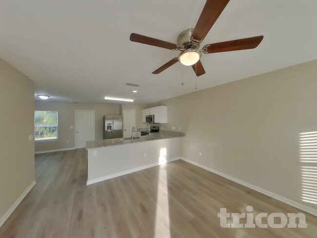 Photo - 2425 Lake Forest Ave