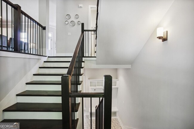 Photo - 692 Drewry St NE