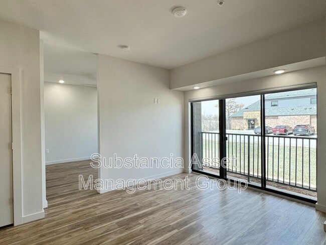 Photo - 1641 Midtown Pl