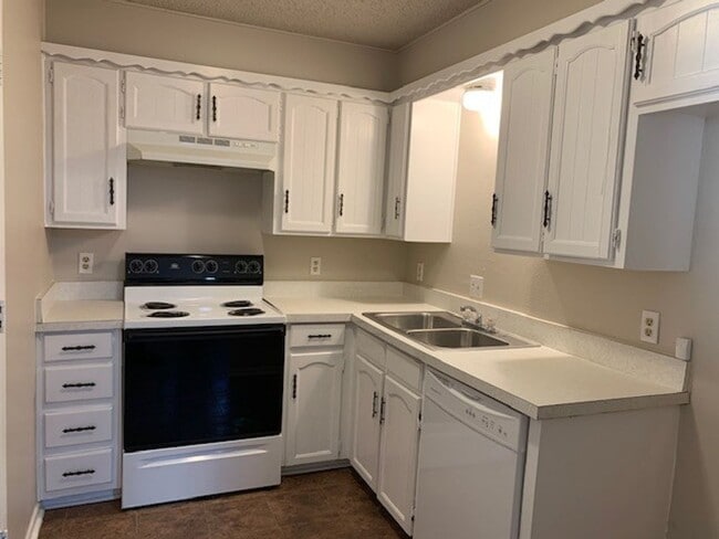 Photo - STAR 1904 Unit 1