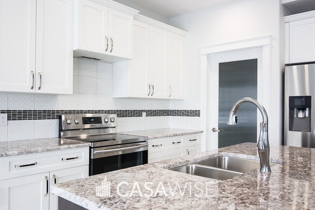 Photo - 8173-222A 222A St NW