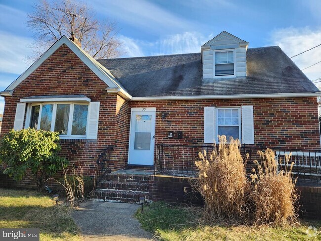 Building Photo - 30 Hendrickson Ave Rental