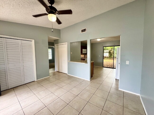 Photo - Cozy 2 Bedroom / 1 Bath Duplex North of City Unidad A