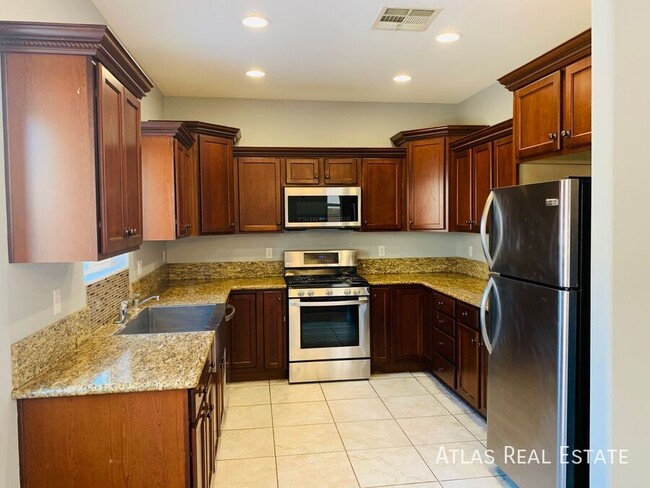 Building Photo - 6882 Majestic Palm Dr