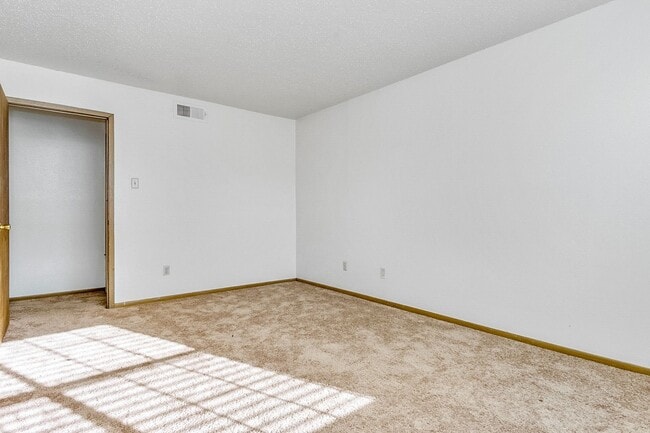 Photo - Tiffany Square Apartments