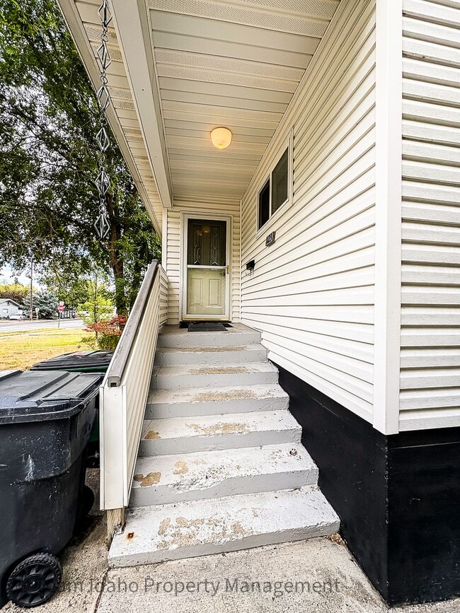 Photo - 1123 E 6th St Unidad A - upper