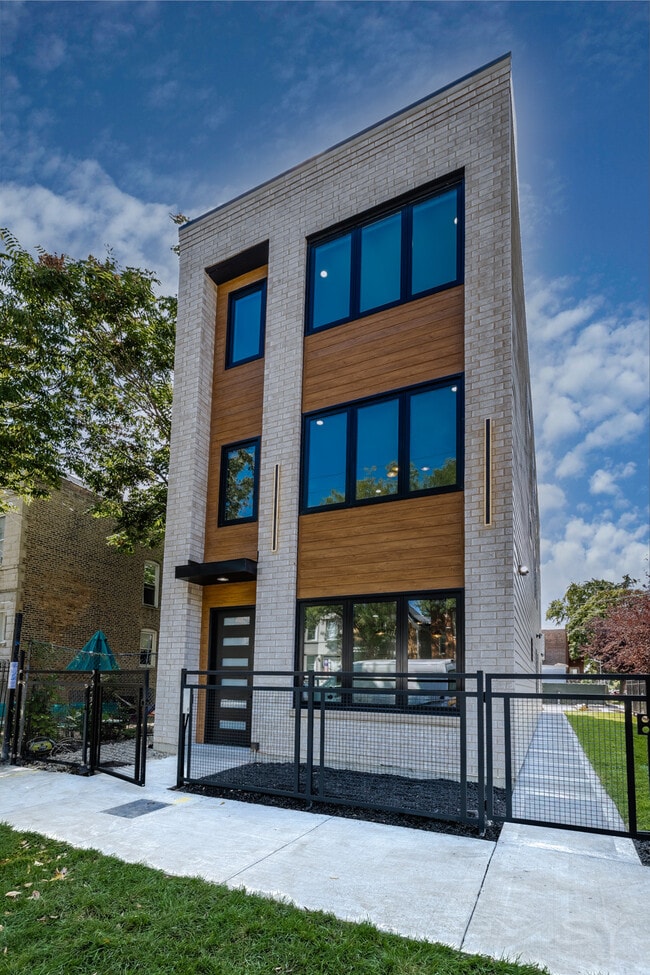 3327 W Division St Unit 1
