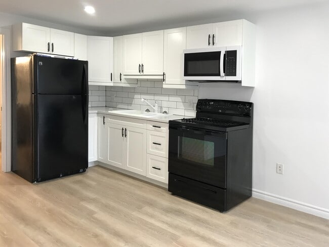 Photo - 277-277 Lakeview Ct