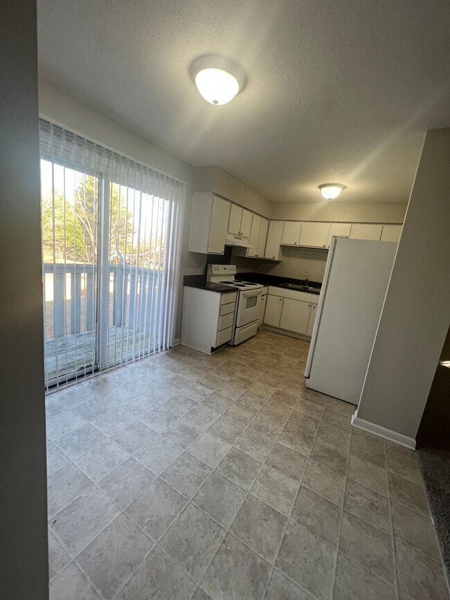 Photo - 1 Bd/1 Bth 2nd floor    ONLY $ 1050.00