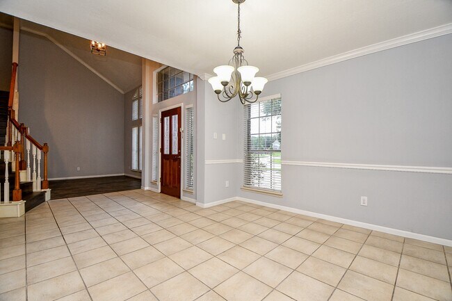 Photo - 6335 Oakburl Ln