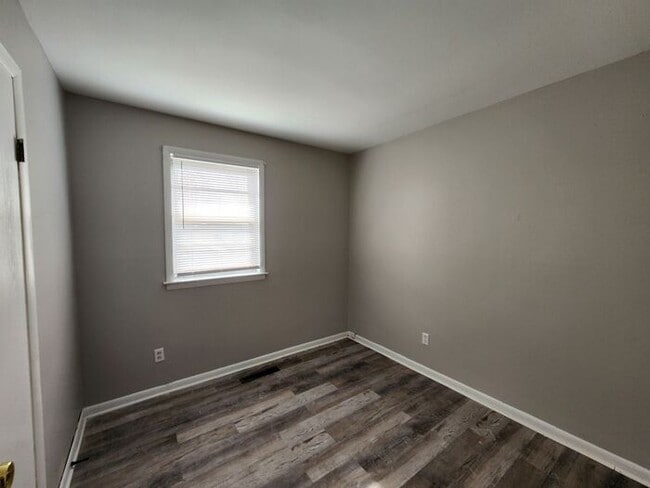 Photo - cozy home offers 3 bedrooms, 1 bathroom