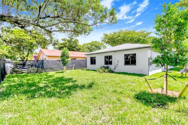 Photo - 861 NW 6th Ave