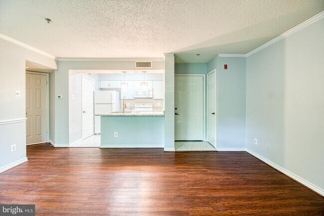 Photo - 1504 Lincoln Way Unidad 310