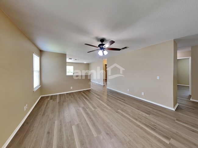 Photo - 255 Challenger