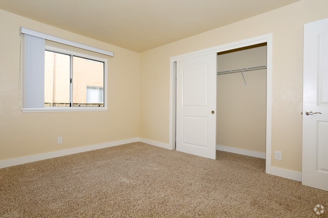 2Bedroom: Bedroom