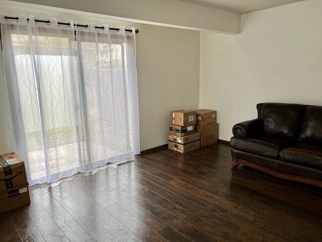 Photo - 605 E 16th St