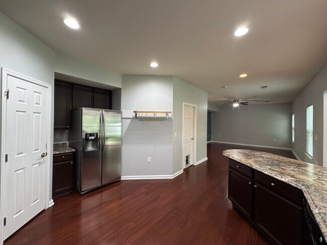 Photo - 624 Leonard Ln