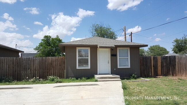 Photo - 310 E Lynn St