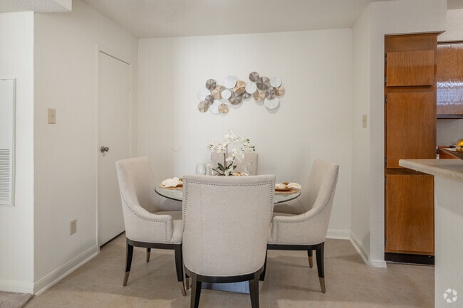 2BR, 1BA - 850SF