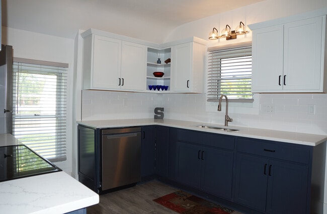 Building Photo - 816 Carroll Ave Unit 816