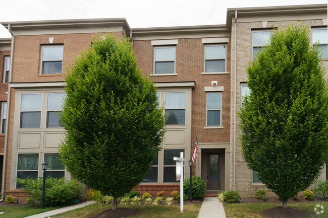 Building Photo - 3 bedroom 3 bath townhouse in Brambleton