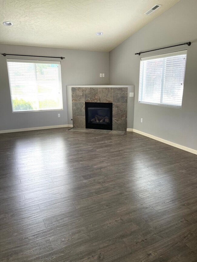 Photo - Beautiful Three Bedroom Two Bath in Kennewick