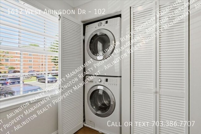 Photo - 1612 W Abingdon Dr