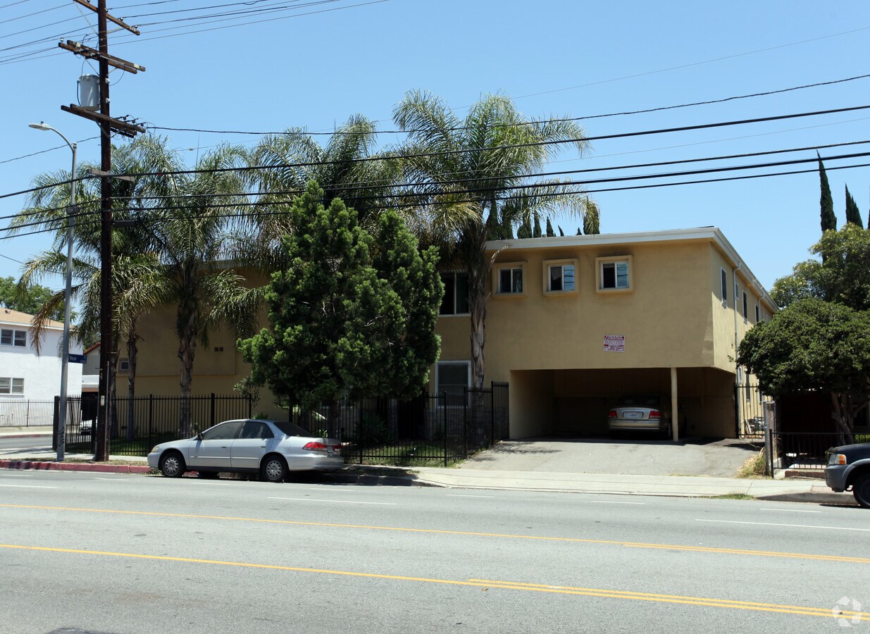Photo - 7024 Woodley Ave