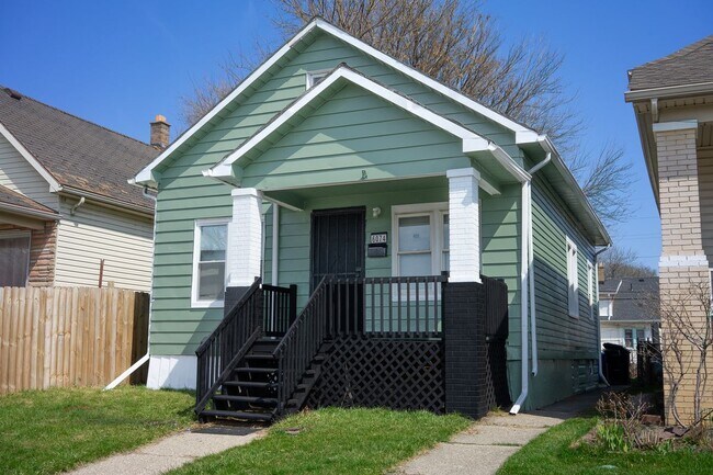 Photo - 6074 Tarnow St