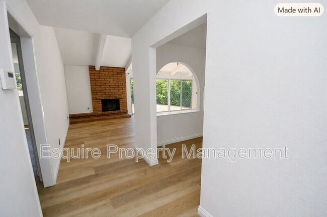11 N Madrid Ave