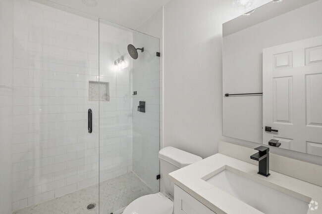 1BR, 1BA - 525SF - Bathroom