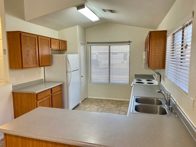 Photo - Fabulous 3-bedroom, 2-bathroom home For Rent in Avondale!!