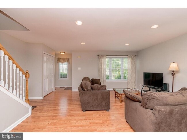 Photo - 106 Fir Dr