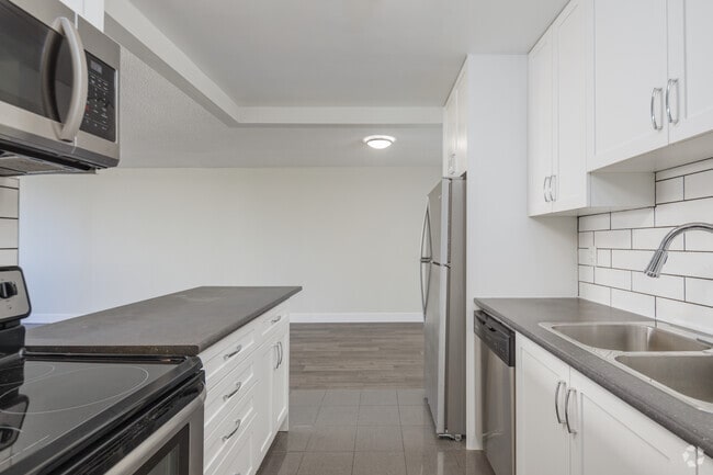 Interior Photo - Lougheed Village - Willow Lake