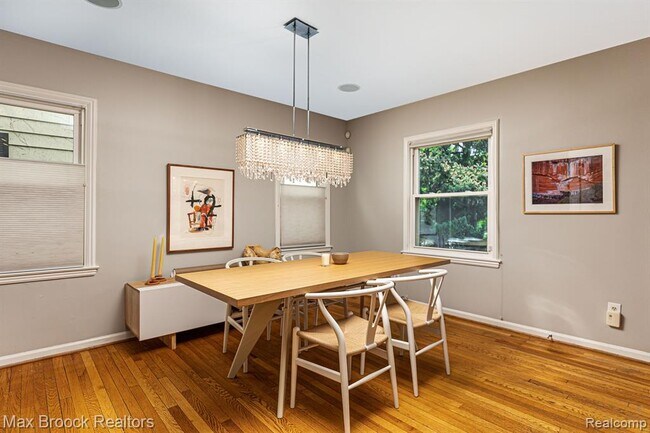 Photo - 328 George St