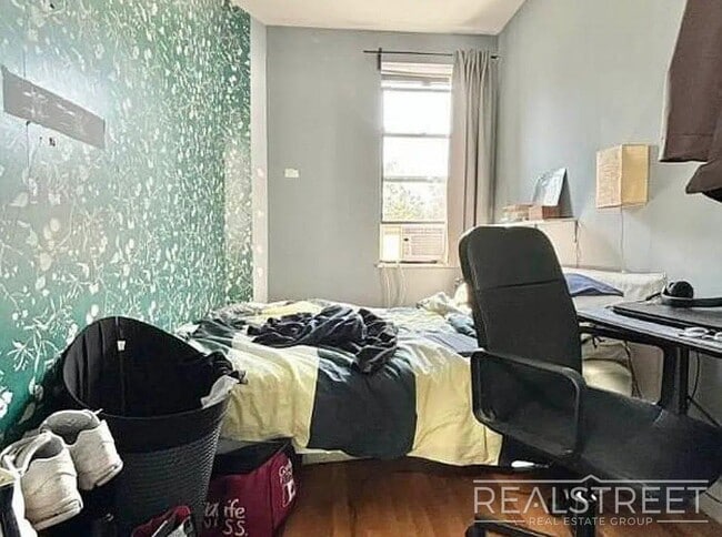 Photo - Gorgeous 3 Bedroom with private Garden in Prime Bushwick! Unidad 1B
