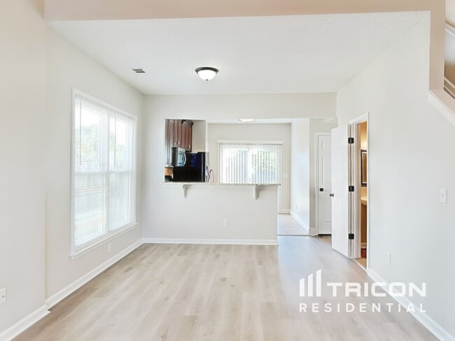 Photo - 1672 Woodsford Rd