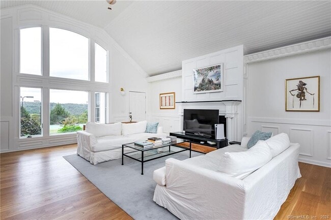 Photo - 28 Leavenworth Rd