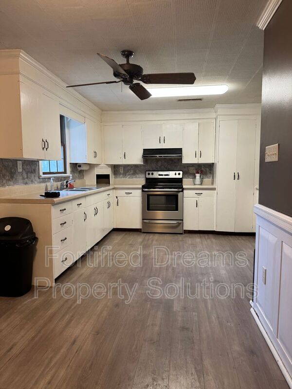 Photo - 633 S Greensboro St