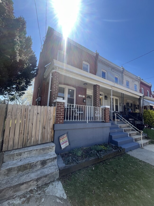 Photo - 220 E Liberty St