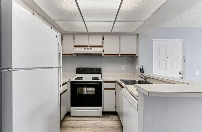 Photo - ONE BEDROOM ONE BATHROOM!! WATERFRONT COMMUNITY Unit 110