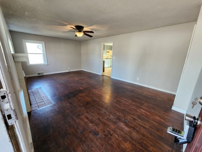 Photo - Spacious 3-Bedroom, 2-Bathroom Home AVAILABLE NOW!!