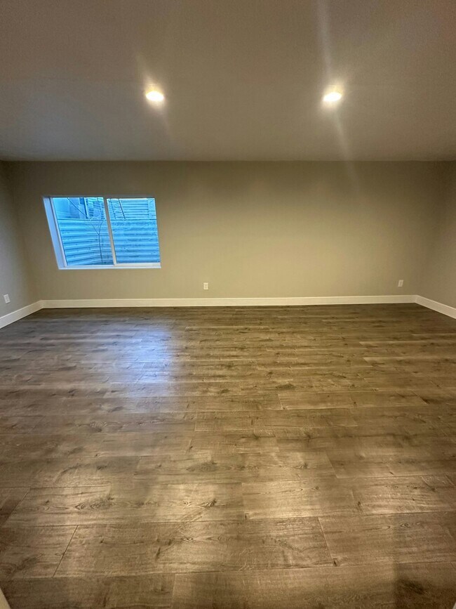 Photo - 706 N 260 W
