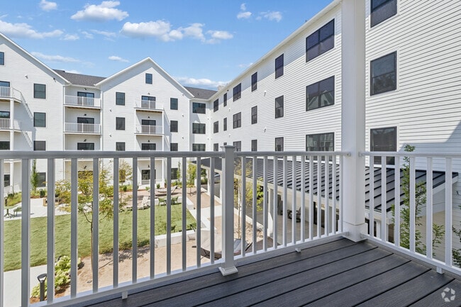 2BR, 2BA - 1,053SF - Balcony