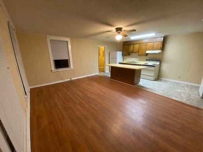 Photo - 220 E Main St