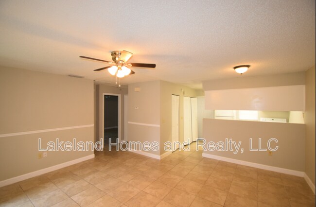 Photo - 885 School House Rd